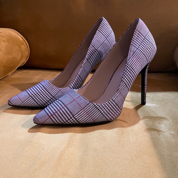 Heels - Picture 2 of 5